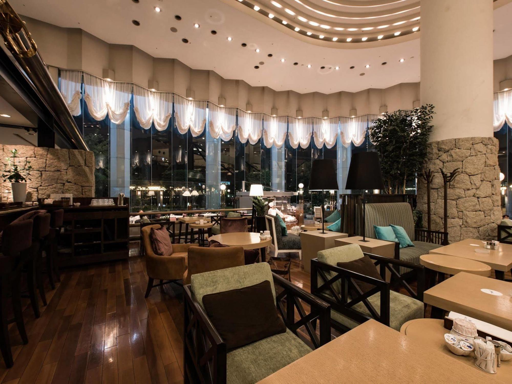 Hotel Ana Bay By Ihg